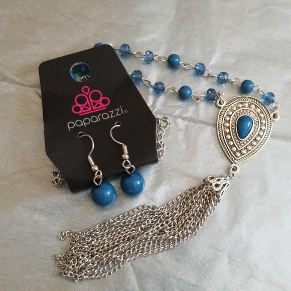 Matching earring and necklace set - Picture 4 of 4